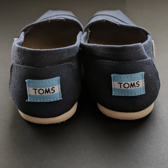 Toms - Picture 3 of 4